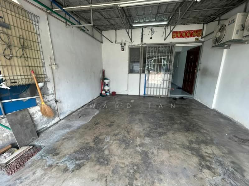 2-storey Terraced House for Sale in Ulu Tiram (Johor) - Edward Tan - Entrance - PropertyGuru.com.my