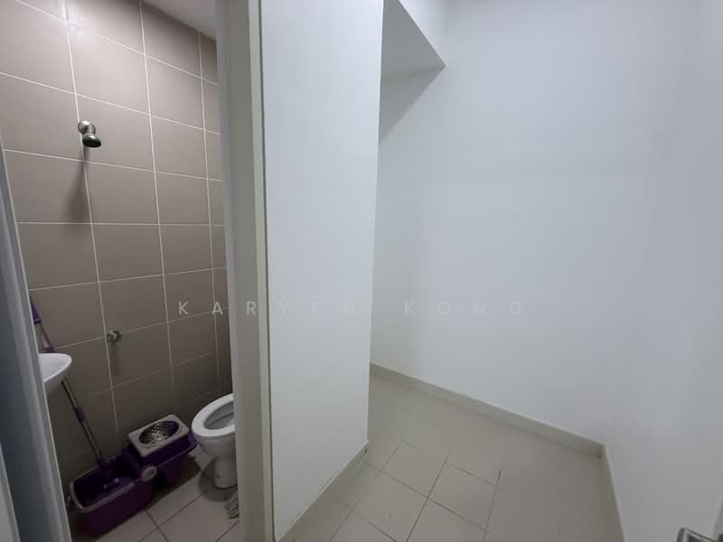 Service Residence for Sale at The Park 2 - Karyen Kong - Bathroom - PropertyGuru.com.my