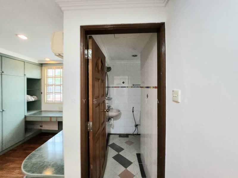 Rumah Berkembar untuk Dijual di Taman Pelangi (Johor Bahru) - Crystal Tan - Bathroom - PropertyGuru.com.my