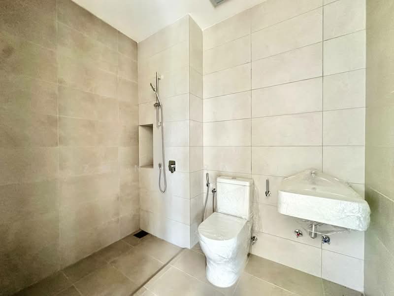 Semi-Detached House for Sale in Telok Panglima Garang (Selangor) - Zainul Rashid - Bathroom - PropertyGuru.com.my