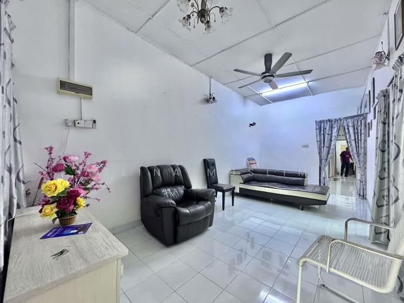Rumah Teres 1 Tingkat untuk Dijual di Simpang Renggam (Johor) - Azlina Muslim - Living Room - PropertyGuru.com.my