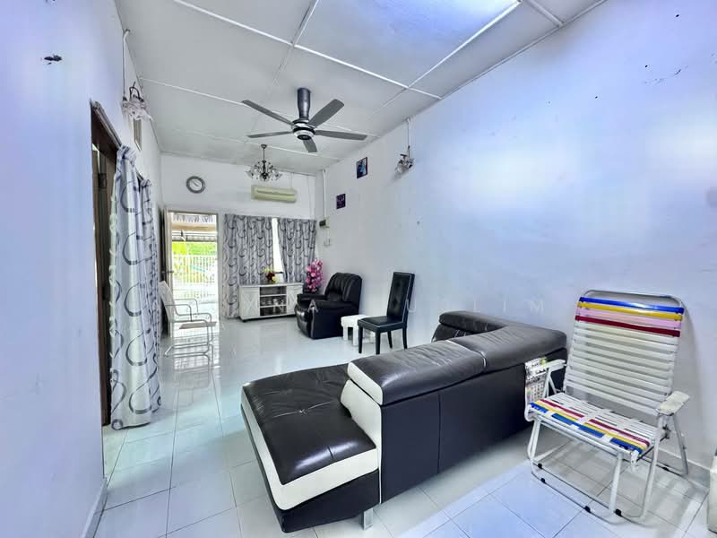 Rumah Teres 1 Tingkat untuk Dijual di Simpang Renggam (Johor) - Azlina Muslim - Living Room - PropertyGuru.com.my