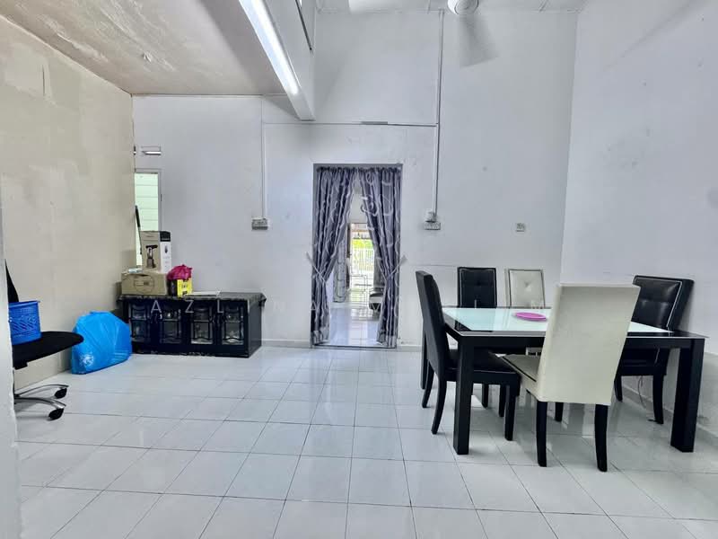 Rumah Teres 1 Tingkat untuk Dijual di Simpang Renggam (Johor) - Azlina Muslim - Dining Room - PropertyGuru.com.my
