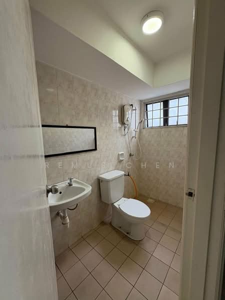Kondominium untuk Dijual di Kenanga Point - Remus Chen - Bathroom - PropertyGuru.com.my