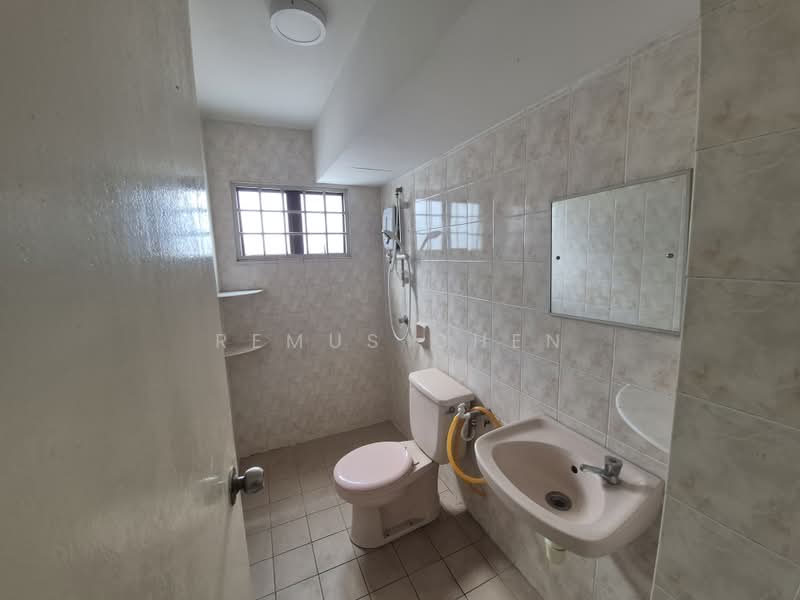Kondominium untuk Dijual di Kenanga Point - Remus Chen - Bathroom - PropertyGuru.com.my