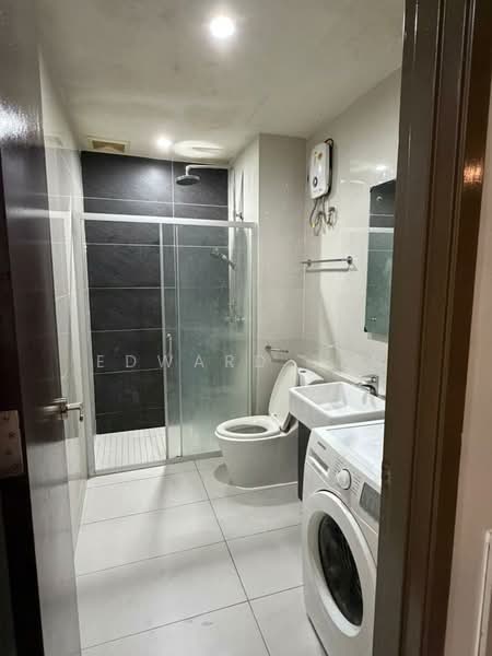Kondominium untuk Disewa di Royal Strand @ Country Garden Danga Bay - Edward Tan - Bathroom - PropertyGuru.com.my
