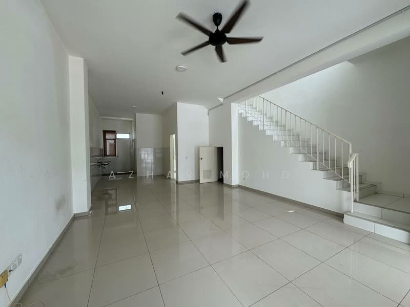 Rumah Teres 2-Tingkat untuk Dijual di Eco Grandeur (Puncak Alam) - Azhar Mohd - Living Room - PropertyGuru.com.my