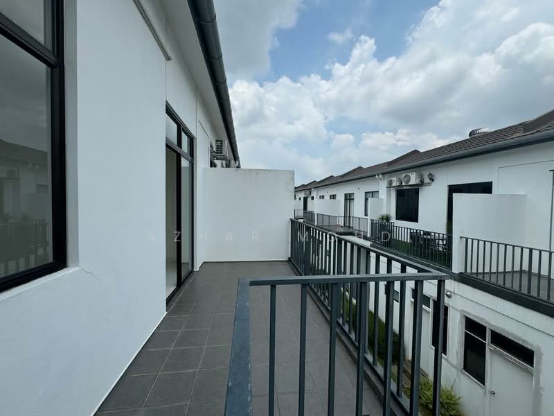 Rumah Teres 2-Tingkat untuk Dijual di Eco Grandeur (Puncak Alam) - Azhar Mohd - Balcony - PropertyGuru.com.my