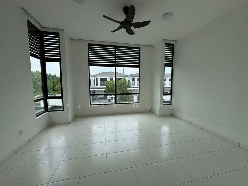 Rumah Teres 2-Tingkat untuk Dijual di Eco Grandeur (Puncak Alam) - Azhar Mohd - Living Room - PropertyGuru.com.my