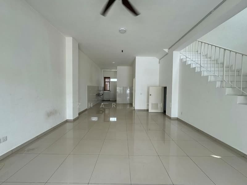 Rumah Teres 2-Tingkat untuk Dijual di Eco Grandeur (Puncak Alam) - Azhar Mohd - Living Room - PropertyGuru.com.my