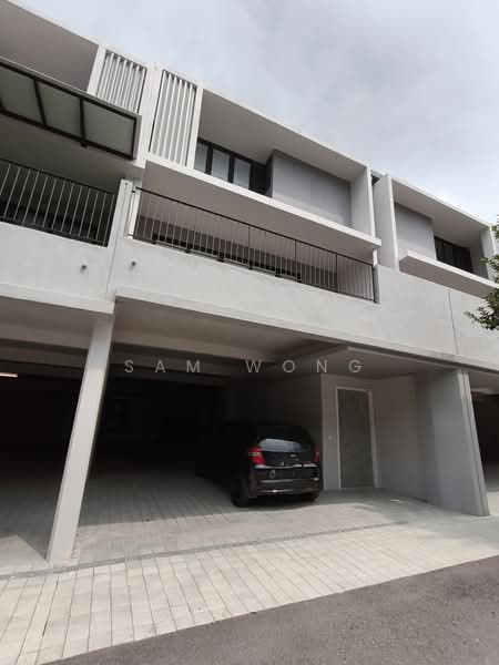 Rumah Teres untuk Dijual di Taman Melawati (Ulu Kelang) - Sam Wong - Car Parking - PropertyGuru.com.my
