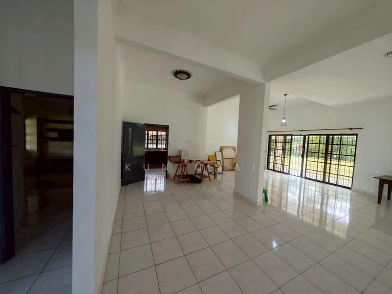 Bungalow for Rent in Bandar Putra (Kulai) - Kun Chai - Living Room - PropertyGuru.com.my