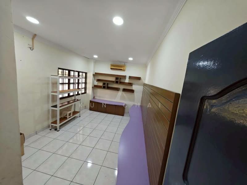 Bungalow for Rent in Bandar Putra (Kulai) - Kun Chai - Interior - PropertyGuru.com.my