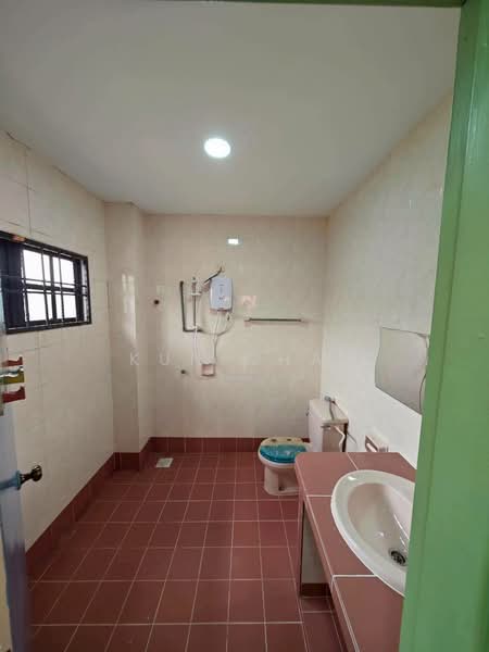 Bungalow for Rent in Bandar Putra (Kulai) - Kun Chai - Bathroom - PropertyGuru.com.my