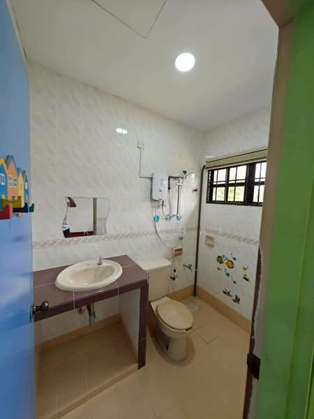 Bungalow for Rent in Bandar Putra (Kulai) - Kun Chai - Bathroom - PropertyGuru.com.my