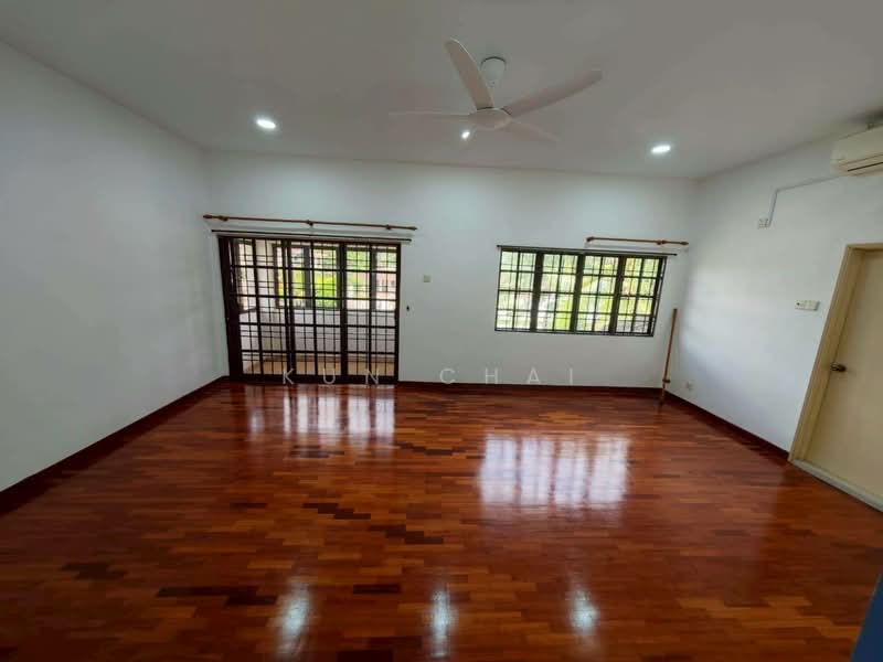 Bungalow for Rent in Bandar Putra (Kulai) - Kun Chai - Living Room - PropertyGuru.com.my