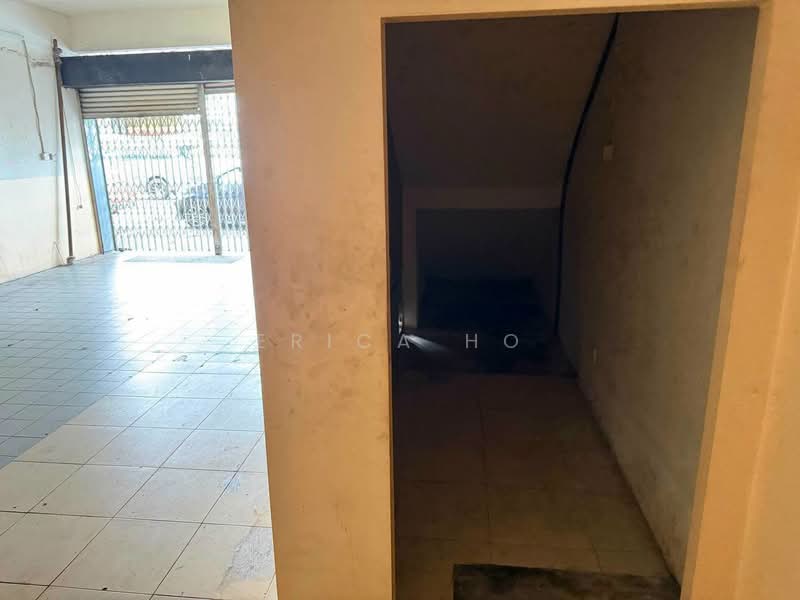 Kedai untuk Dijual di Taman Molek (Johor Bahru) - Erica Ho - Entrance - PropertyGuru.com.my