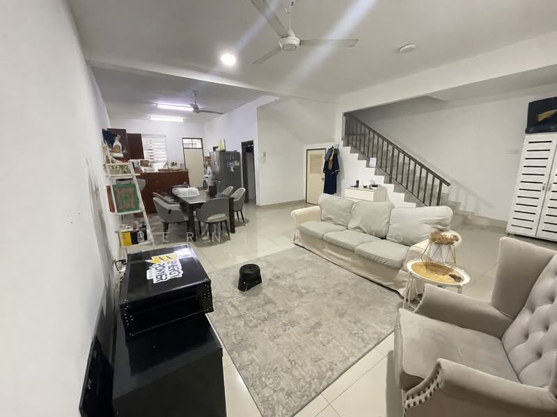 Rumah Teres 2-Tingkat untuk Dijual di Saujana Rawang (Rawang) - Bernard Ong - Living Room - PropertyGuru.com.my