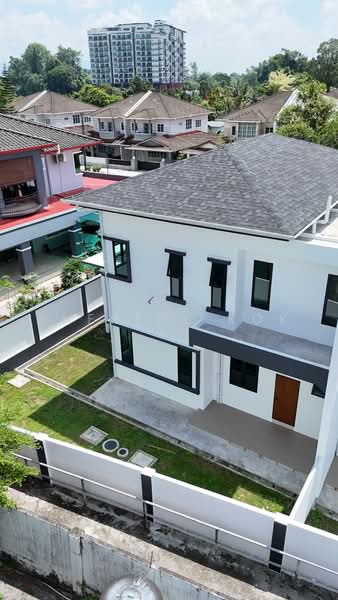 Rumah Berkembar untuk Dijual di Stampin (Kuching) - Sherene Kok - Exterior - PropertyGuru.com.my