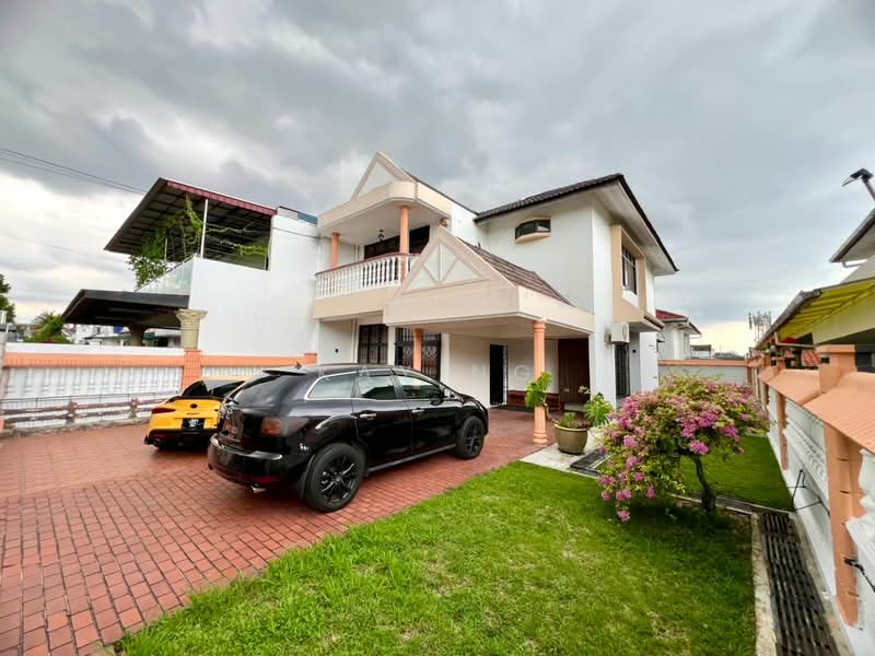 Semi-Detached House for Sale in Taman Johor Jaya (Johor Bahru) - Kay Ng - Exterior - PropertyGuru.com.my