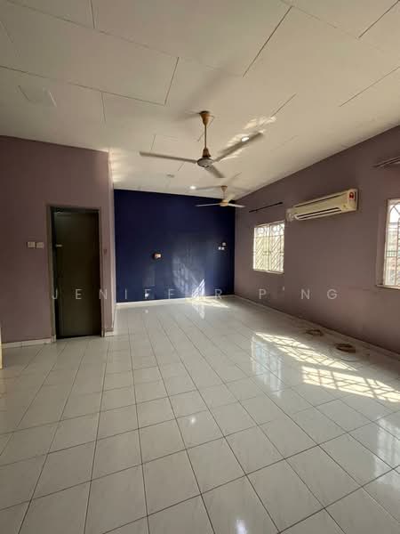Rumah Teres 2-Tingkat untuk Dijual di Kampung Batu Belah (Klang) - Jeniffer P'ng - Living Room - PropertyGuru.com.my