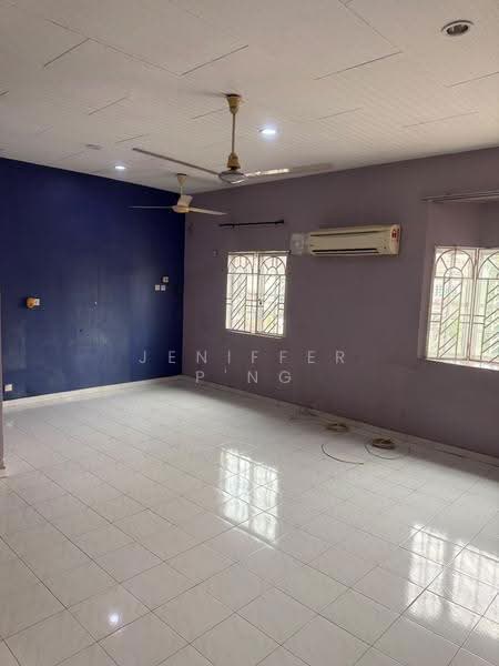 Rumah Teres 2-Tingkat untuk Dijual di Kampung Batu Belah (Klang) - Jeniffer P'ng - Living Room - PropertyGuru.com.my