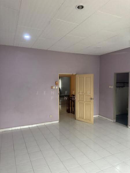 Rumah Teres 2-Tingkat untuk Dijual di Kampung Batu Belah (Klang) - Jeniffer P'ng - Living Room - PropertyGuru.com.my
