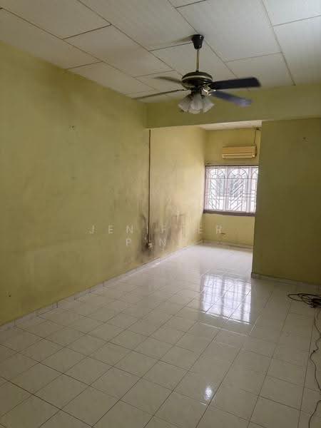 Rumah Teres 2-Tingkat untuk Dijual di Kampung Batu Belah (Klang) - Jeniffer P'ng - Living Room - PropertyGuru.com.my