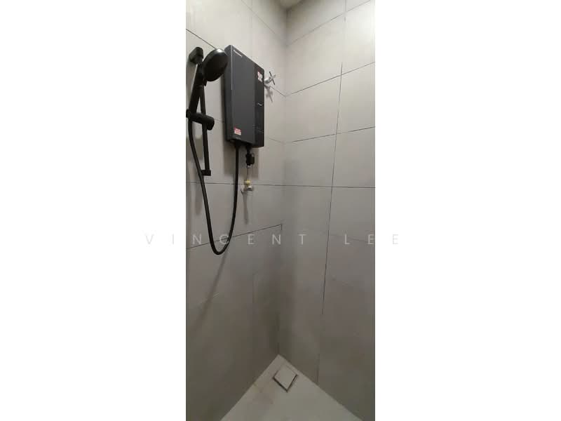 Servis Apartment untuk Disewa di Armani Raja Uda - Vincent Lee - Bathroom - PropertyGuru.com.my