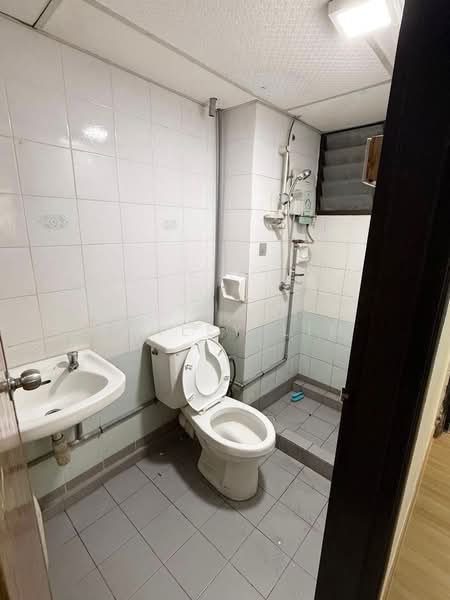 Kondominium untuk Dijual di Midlands Condo - Ashley Lim - Bathroom - PropertyGuru.com.my