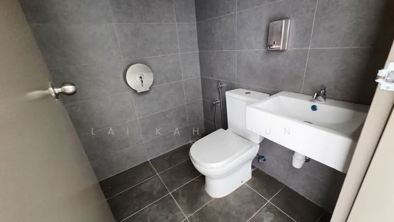 Factory for Sale in Bandar Enstek (Negeri Sembilan) - Lai Kah Chun - Bathroom - PropertyGuru.com.my