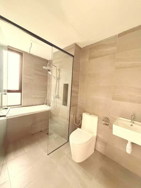 Kondominium untuk Dijual di Nestree Residence - Jeson Chia - Master Bathroom - PropertyGuru.com.my