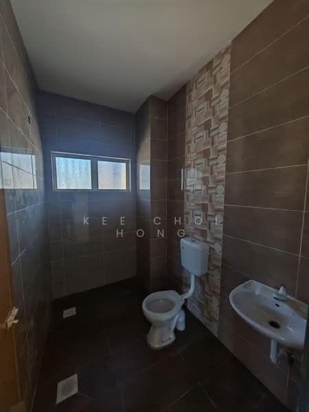 Rumah Teres 2 Tingkat untuk Dijual di Sitiawan (Perak) - Kee Choi Hong - Bathroom - PropertyGuru.com.my