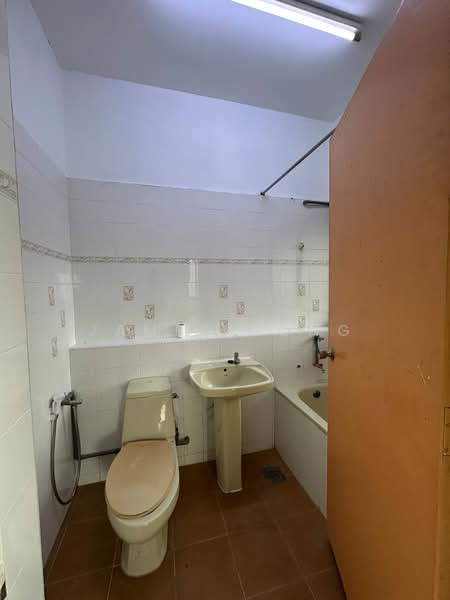 Rumah Banglo untuk Disewa di Taman Bukit Tiram (Ulu Tiram) - James Bong - Bathroom - PropertyGuru.com.my