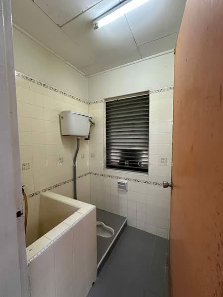 Rumah Banglo untuk Disewa di Taman Bukit Tiram (Ulu Tiram) - James Bong - Bathroom - PropertyGuru.com.my