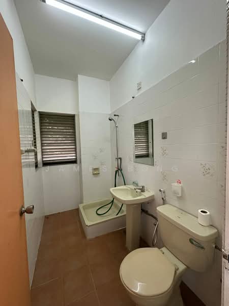 Rumah Banglo untuk Disewa di Taman Bukit Tiram (Ulu Tiram) - James Bong - Bathroom - PropertyGuru.com.my