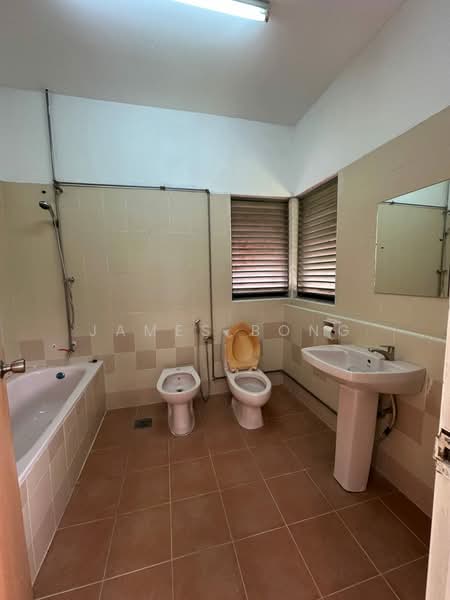 Rumah Banglo untuk Disewa di Taman Bukit Tiram (Ulu Tiram) - James Bong - Bathroom - PropertyGuru.com.my