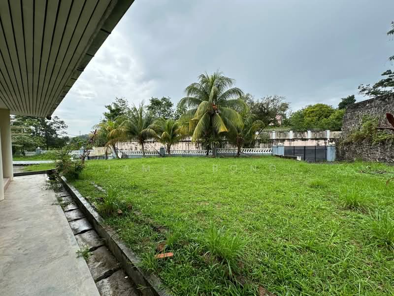 Rumah Banglo untuk Disewa di Taman Bukit Tiram (Ulu Tiram) - James Bong - Garden - PropertyGuru.com.my