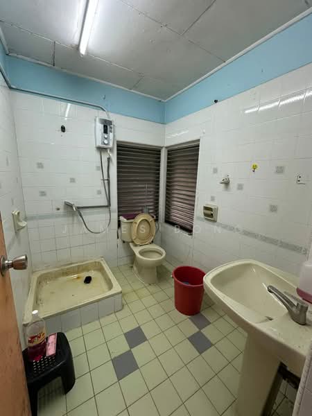 Rumah Banglo untuk Disewa di Taman Bukit Tiram (Ulu Tiram) - James Bong - Bathroom - PropertyGuru.com.my