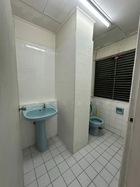 Rumah Banglo untuk Disewa di Taman Bukit Tiram (Ulu Tiram) - James Bong - Bathroom - PropertyGuru.com.my