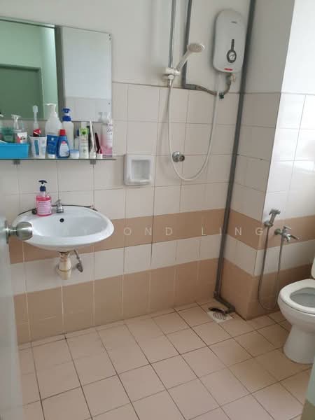 Condominium for Rent at Residensi Laguna (Sunway Belvedere) - Raymond Ling - Bathroom - PropertyGuru.com.my