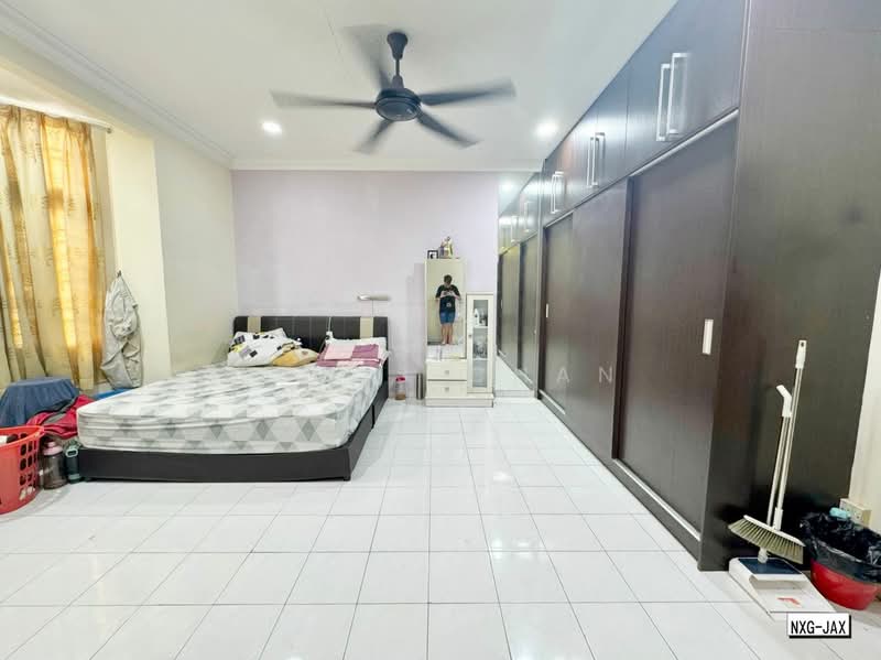 2-storey Terraced House for Sale in Bandar Bukit Tinggi (Klang) - Louis Chan - Bedroom - PropertyGuru.com.my