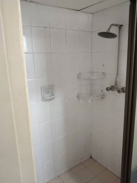 Condominium for Rent at Marina Bay Condominium - A Ee Ee - Bathroom - PropertyGuru.com.my
