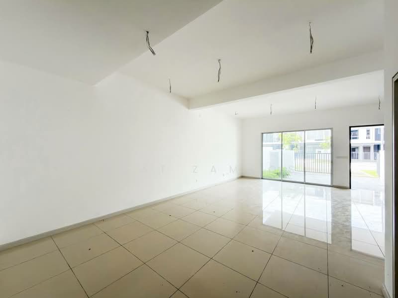 Rumah Teres 2 Tingkat untuk Dijual di Semenyih (Selangor) - Izzat Zamros - Living Room - PropertyGuru.com.my