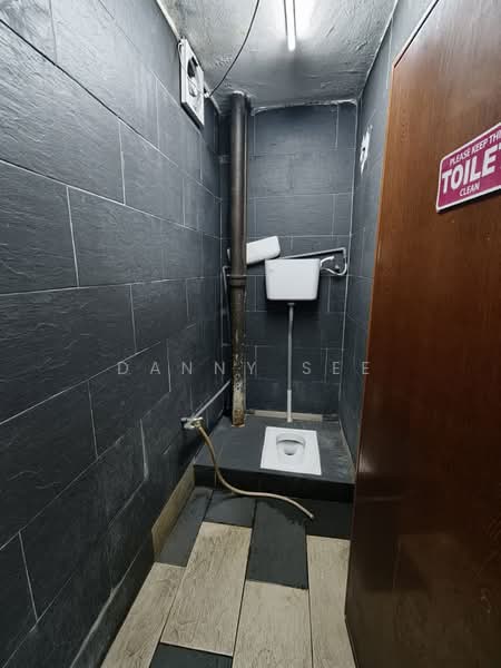 Kilang untuk Disewa di Taman Perindustrian Tampoi (Tampoi) - Danny See - Bathroom - PropertyGuru.com.my