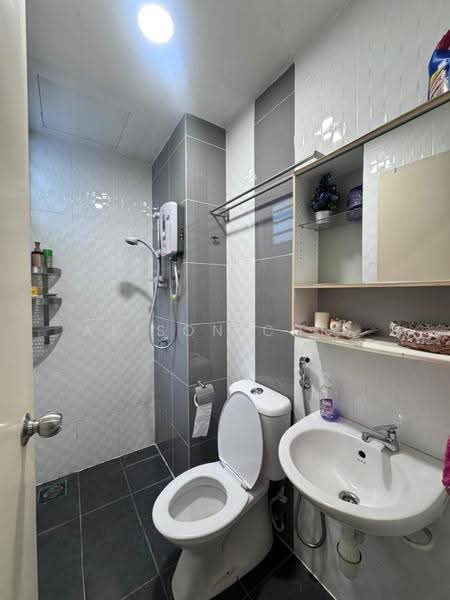 Kondominium untuk Dijual di 228 Kondominium - Alison Chiu - Bathroom - PropertyGuru.com.my