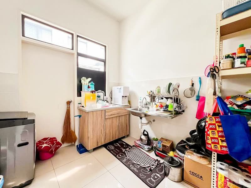 Rumah Teres 2 Tingkat untuk Dijual di Eco Grandeur (Puncak Alam) - Izzat Zamros - Kitchen - PropertyGuru.com.my