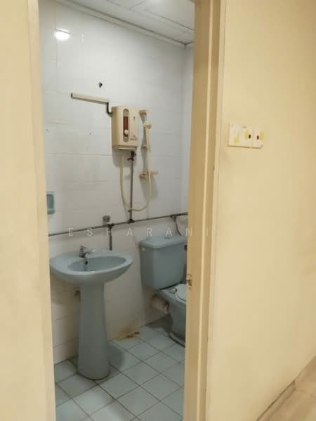 Semi-Detached House for Rent in Happy Garden (Kuchai Lama) - Esharani . - PropertyGuru.com.my