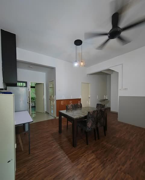 Rumah Bandar untuk Disewa di Bangi (Selangor) - Jamalatin Mesen - Dining Room - PropertyGuru.com.my