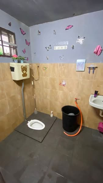 Rumah Teres 2 Tingkat untuk Dijual di Taman Puteri Wangsa (Ulu Tiram) - Ben Nyeow - Bathroom - PropertyGuru.com.my